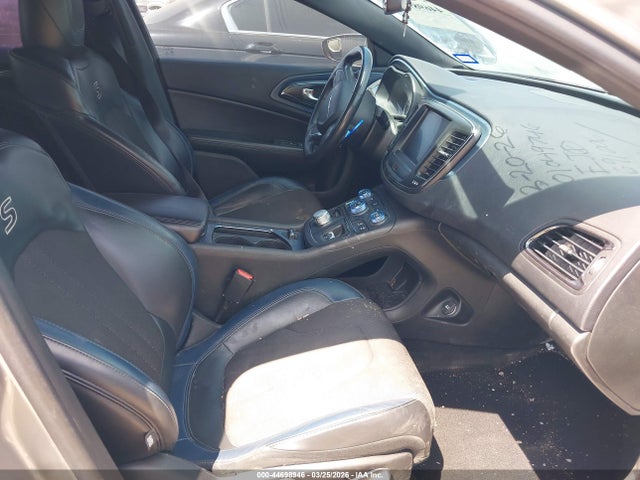 Chrysler 200 S