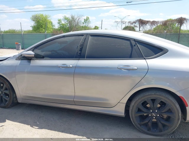 Chrysler 200 S