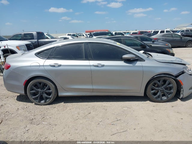 Chrysler 200 S