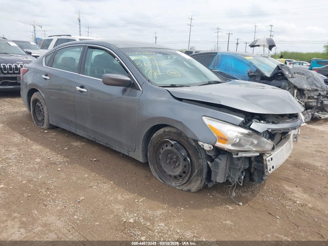Salvage Nissan Altima Image