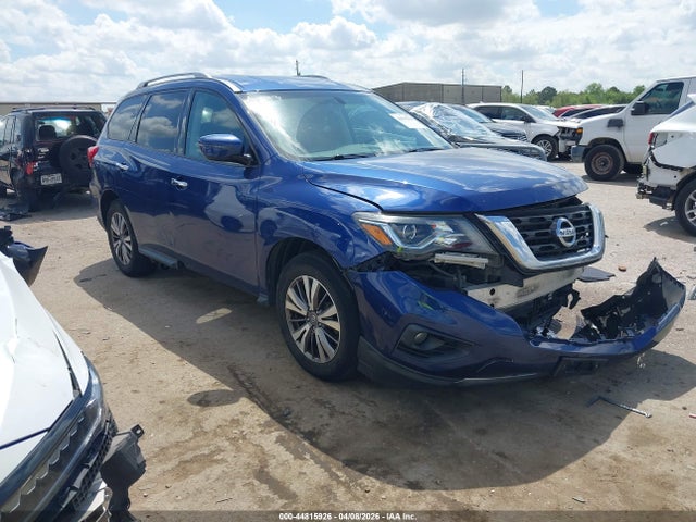 Salvage Nissan Pathfinder Image