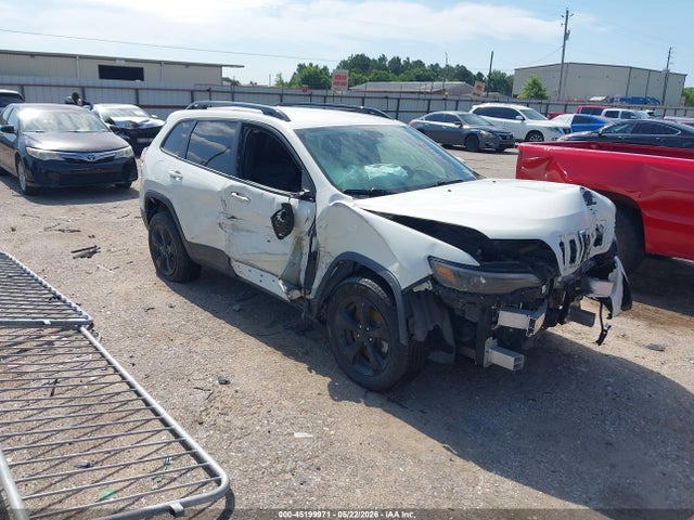 Salvage Jeep Cherokee Image
