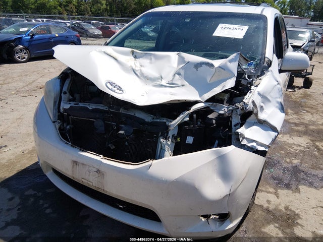 Toyota Sienna Xle 8 Passenger
