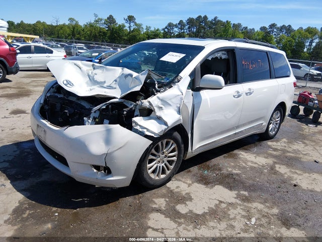 Toyota Sienna Xle 8 Passenger