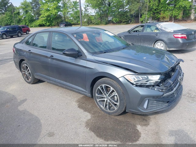 Salvage Volkswagen Jetta Image