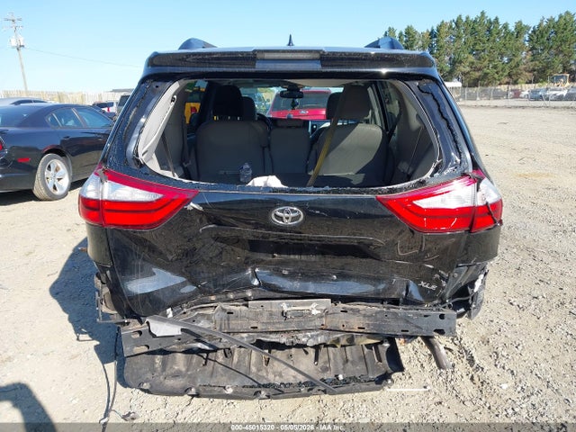 Toyota Sienna Xle Premium 8 Passenger