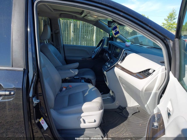 Toyota Sienna Xle Premium 8 Passenger