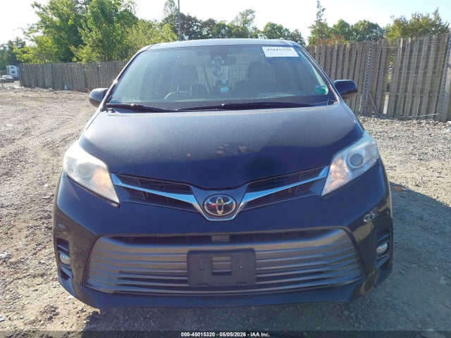 Toyota Sienna Xle Premium 8 Passenger
