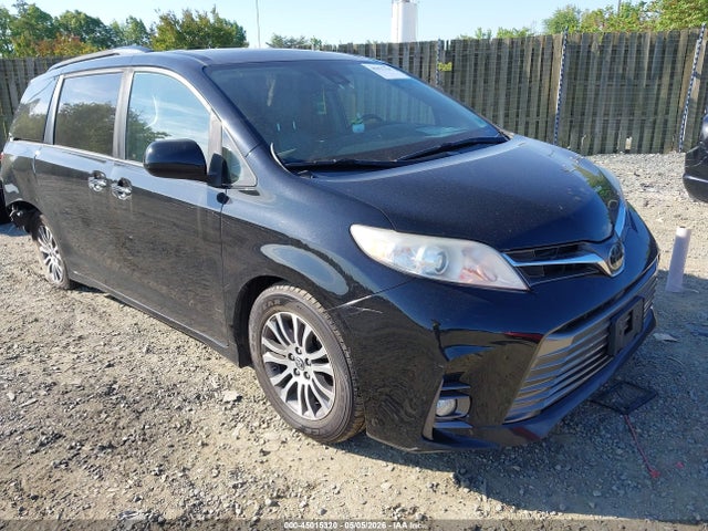 Salvage Toyota Sienna Image