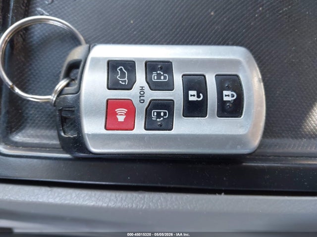 Toyota Sienna Xle Premium 8 Passenger