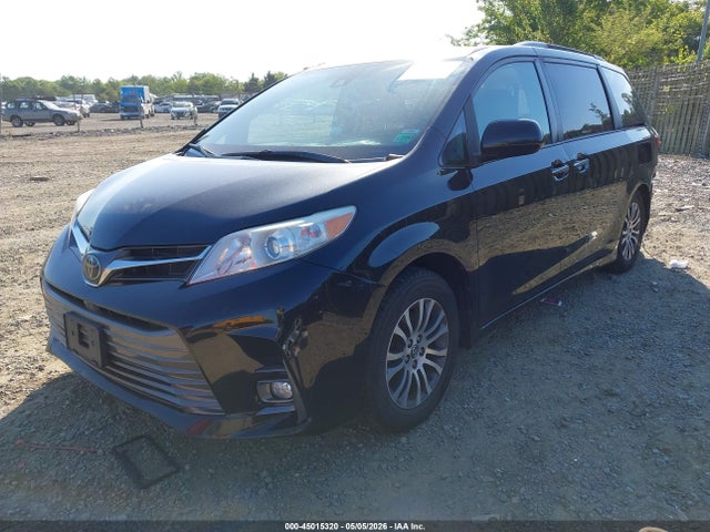 Toyota Sienna Xle Premium 8 Passenger