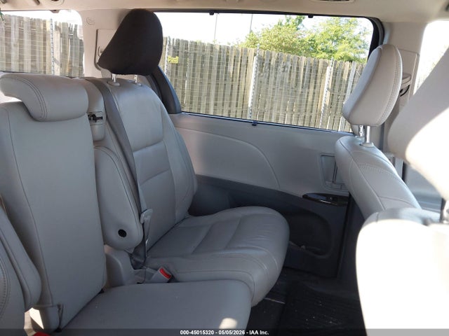 Toyota Sienna Xle Premium 8 Passenger