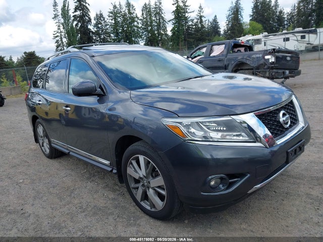 Salvage Nissan Pathfinder Image