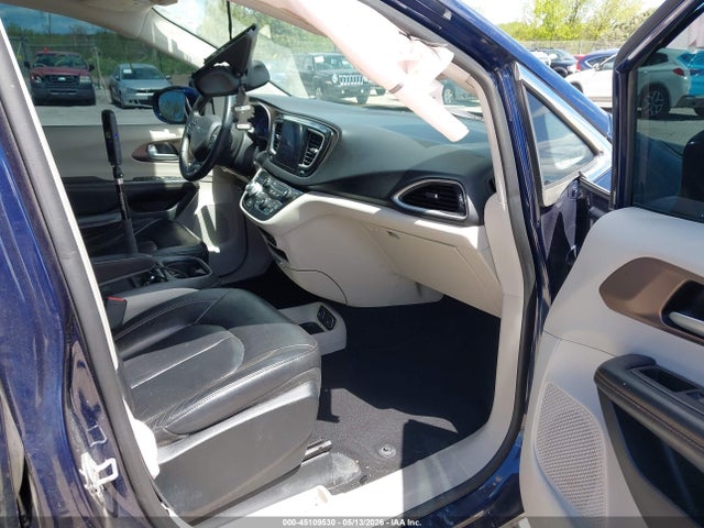 Chrysler Pacifica Touring-l
