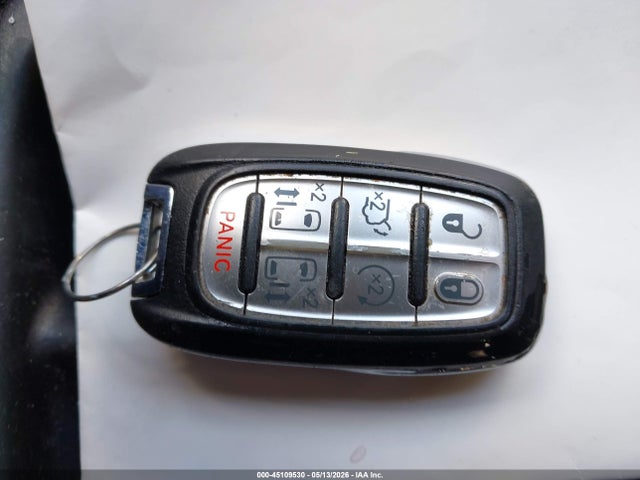 Chrysler Pacifica Touring-l