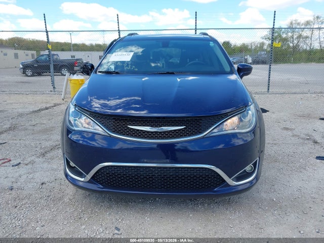 Chrysler Pacifica Touring-l
