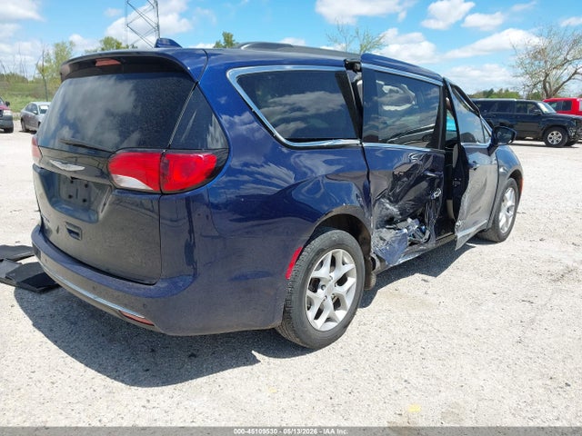 Chrysler Pacifica Touring-l
