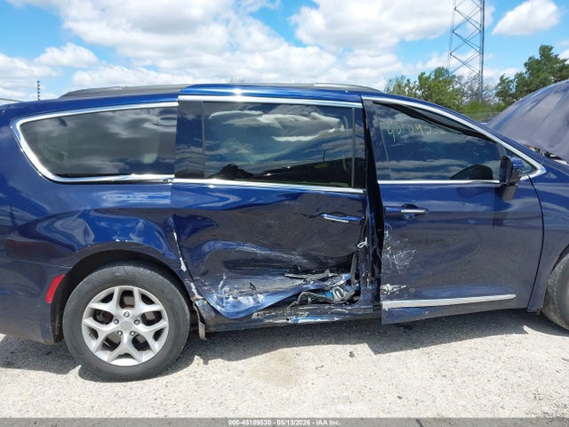 Chrysler Pacifica Touring-l