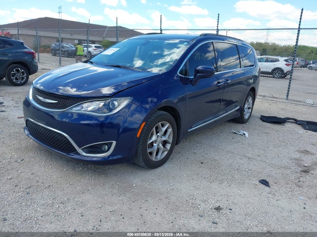 Chrysler Pacifica Touring-l