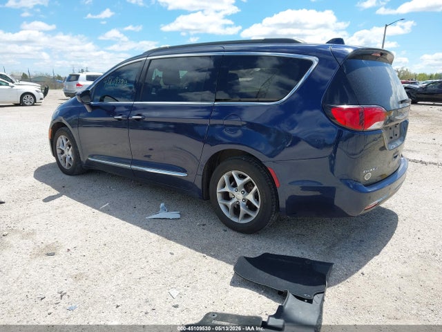 Chrysler Pacifica Touring-l