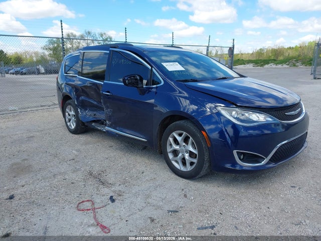Salvage Chrysler Pacifica Image
