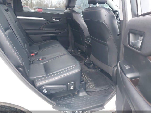 Toyota Highlander Xle V6