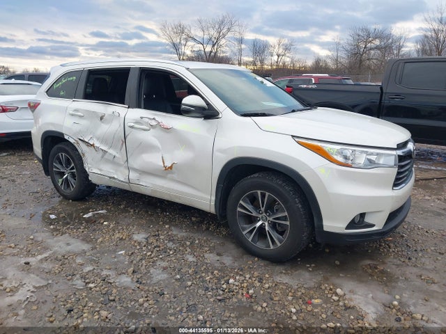 Salvage Toyota Highlander Image