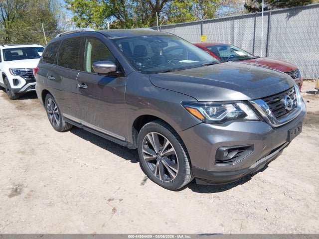 Salvage Nissan Pathfinder Image