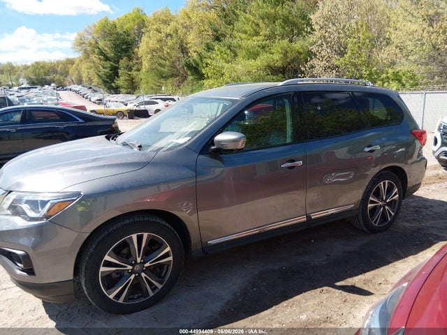 Nissan Pathfinder Platinum