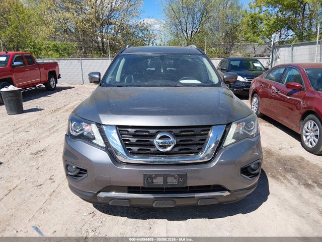 Nissan Pathfinder Platinum