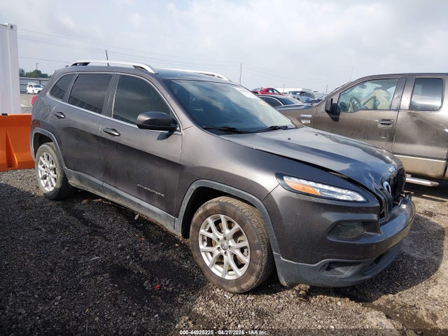Salvage Jeep Cherokee Image