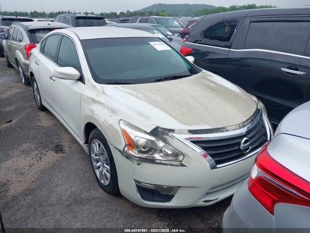 Salvage Nissan Altima Image