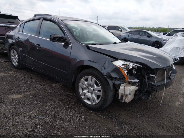 Salvage Nissan Altima Image