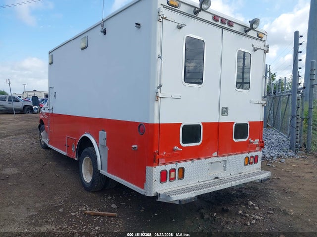 Ford E-450 Standard