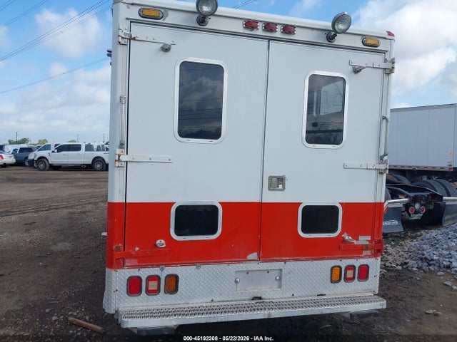 Ford E-450 Standard