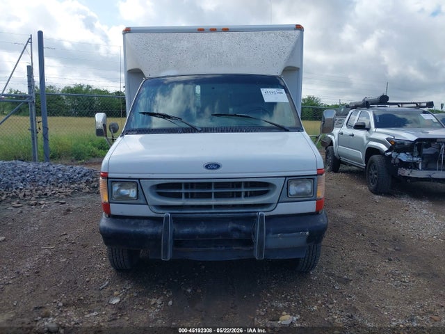Ford E-450 Standard