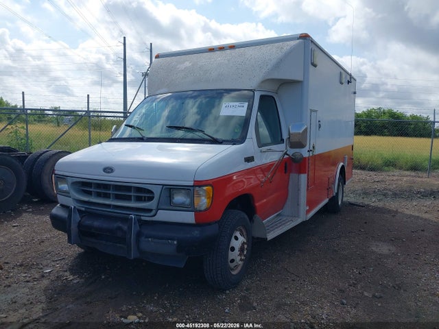 Ford E-450 Standard