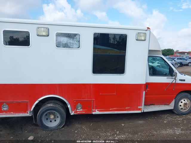 Ford E-450 Standard