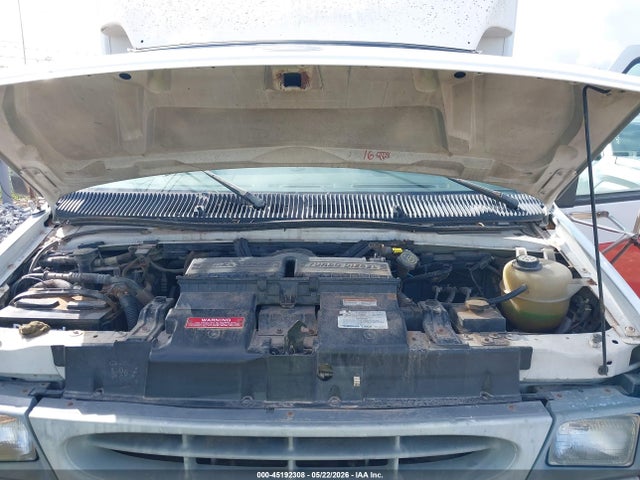 Ford E-450 Standard