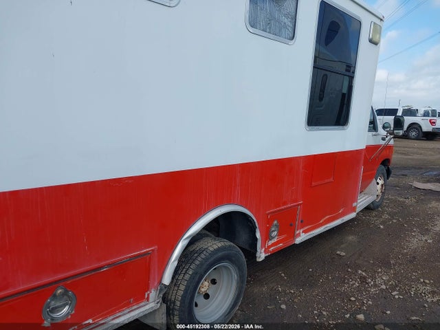 Ford E-450 Standard