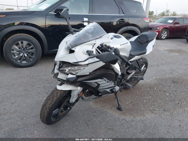 Salvage Kawasaki Zx400 Image