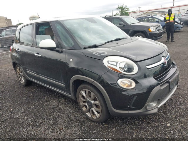 Salvage FIAT 500L Image