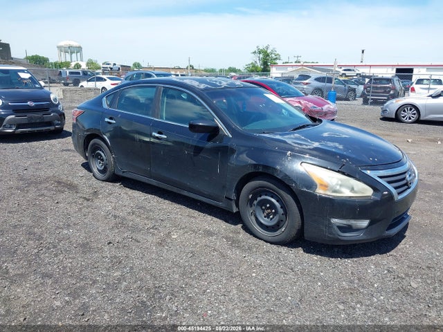 Salvage Nissan Altima Image
