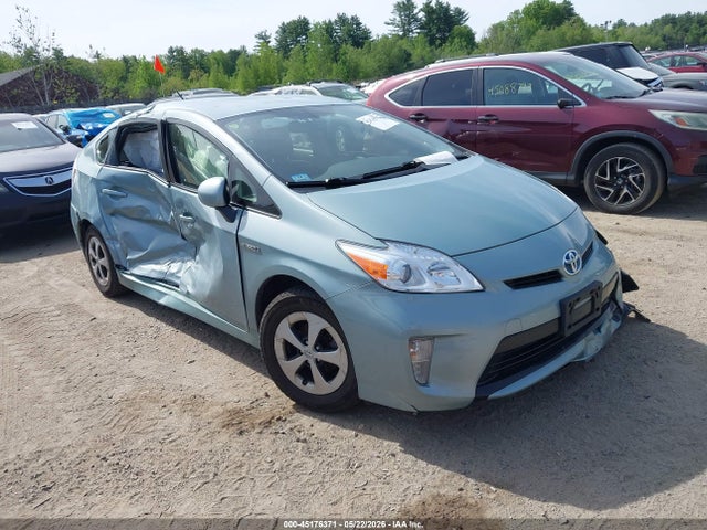 Salvage Toyota Prius Image