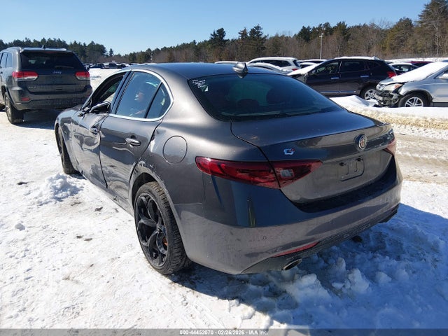 Alfa Romeo Giulia Awd
