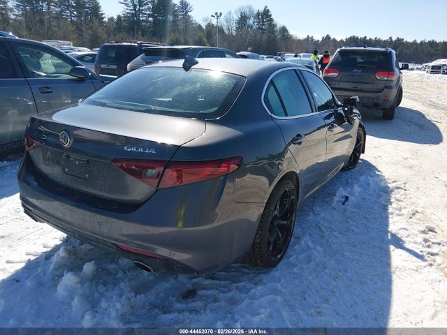 Alfa Romeo Giulia Awd