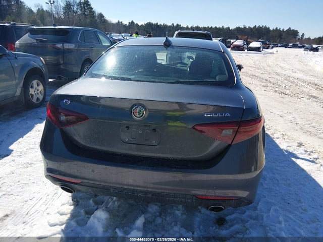 Alfa Romeo Giulia Awd