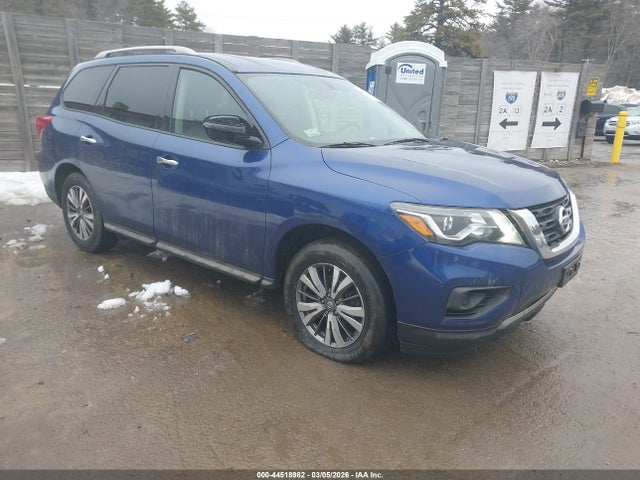 Salvage Nissan Pathfinder Image