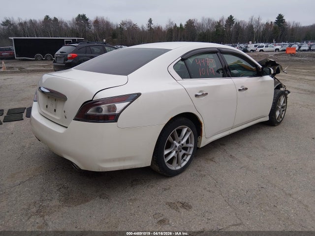 Nissan Maxima