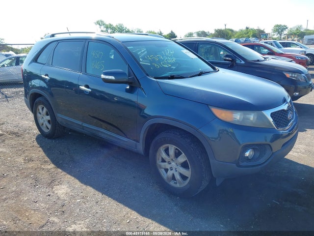 Salvage Kia Sorento Image